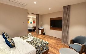 The Olive Hotel Srinagar
